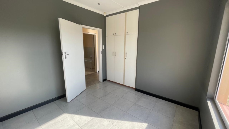 5 Bedroom Property for Sale in Beacon Bay Eastern Cape